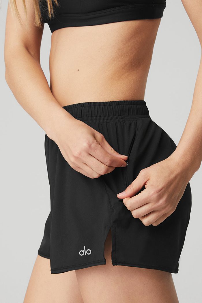 Short Alo Yoga Stride Biegania Damskie Czarne | QCNDY1093